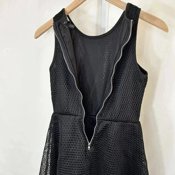 Romeo + Juliet Couture Size Small Dress Netting Black Fit & Flare Sporty Retro G - Picture 6 of 13